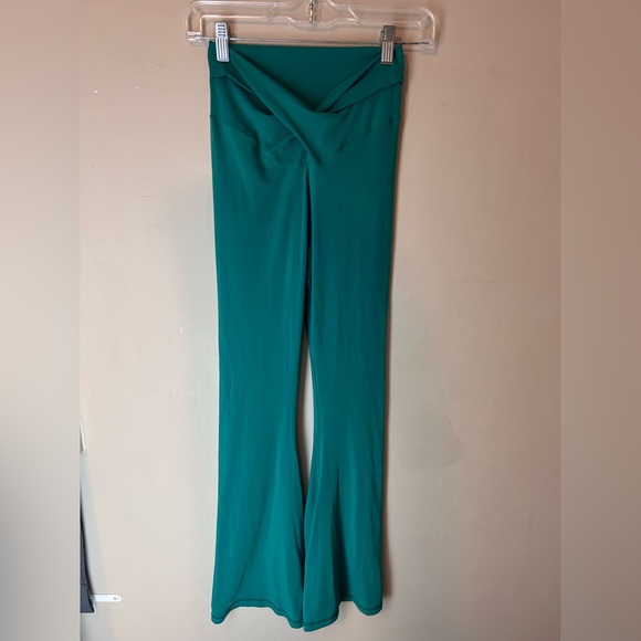 Offline by Aerie Real Me Flare Hi-Rise Crossbody Leggings Size M Emerald Green - Picture 3 of 12
